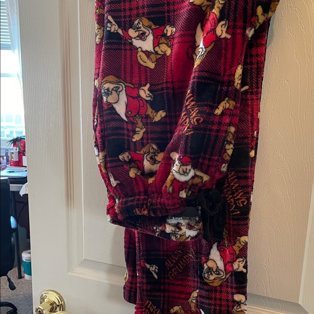 Disney Dwarf Grumpy  Mens Plaid Pajamas